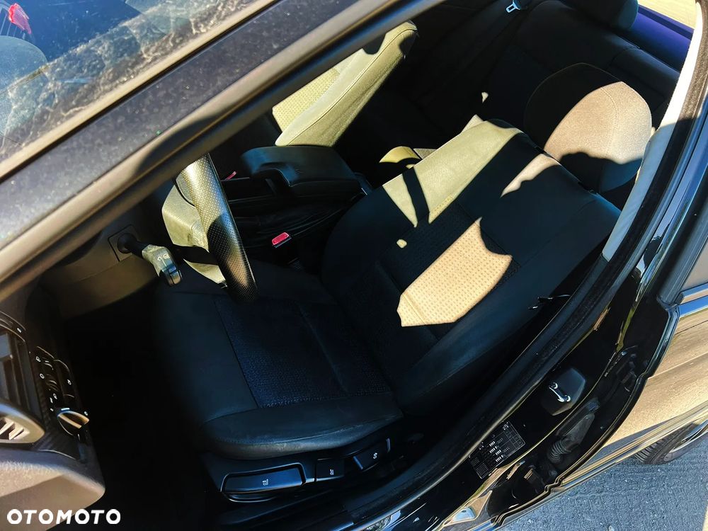 BMW Seria 3 318i - 24