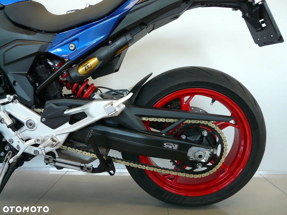 BMW R - 8