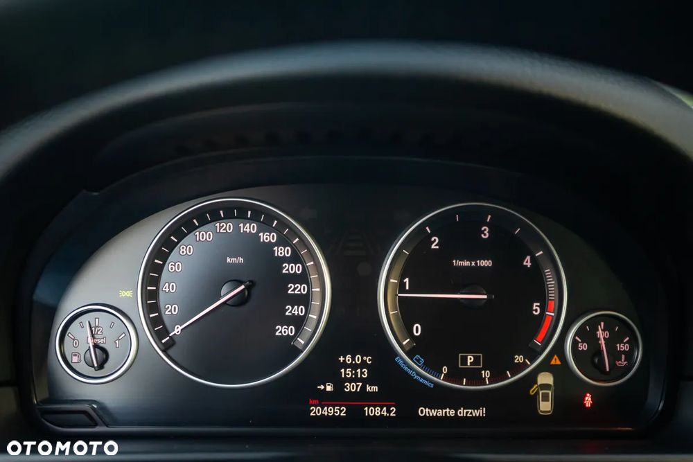 BMW Seria 5 520d Sport-Aut - 32