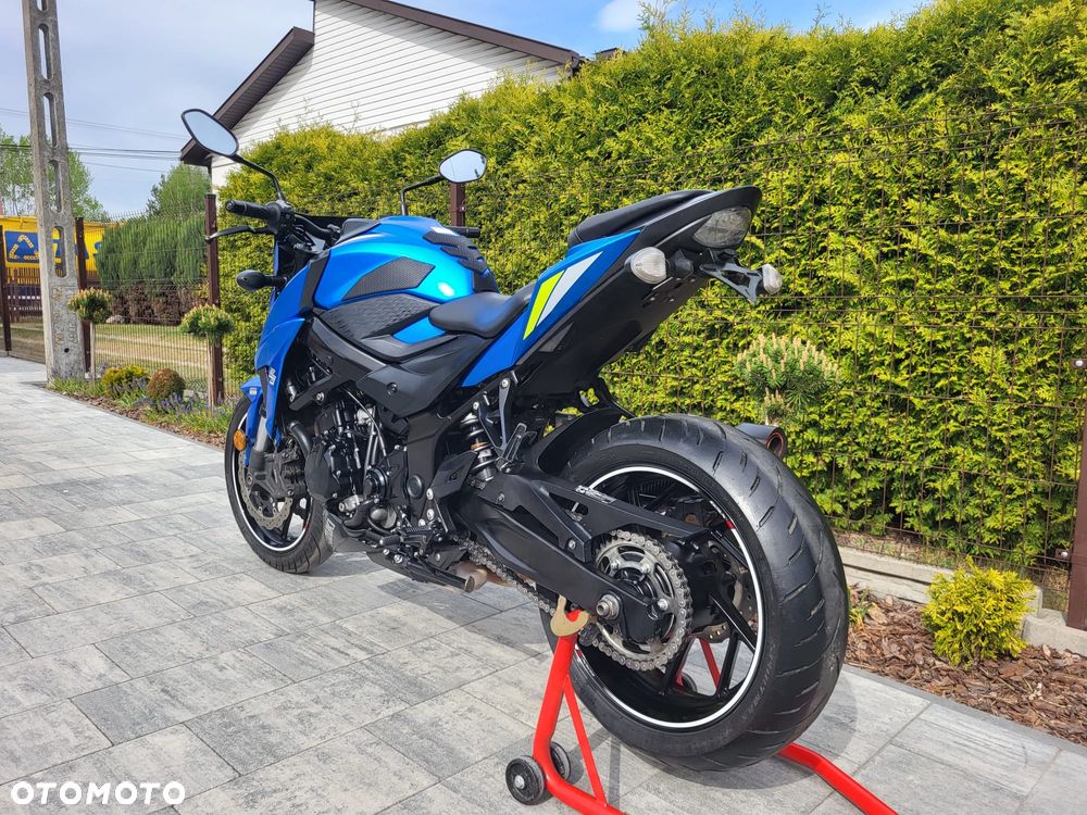 Suzuki GSX - 2