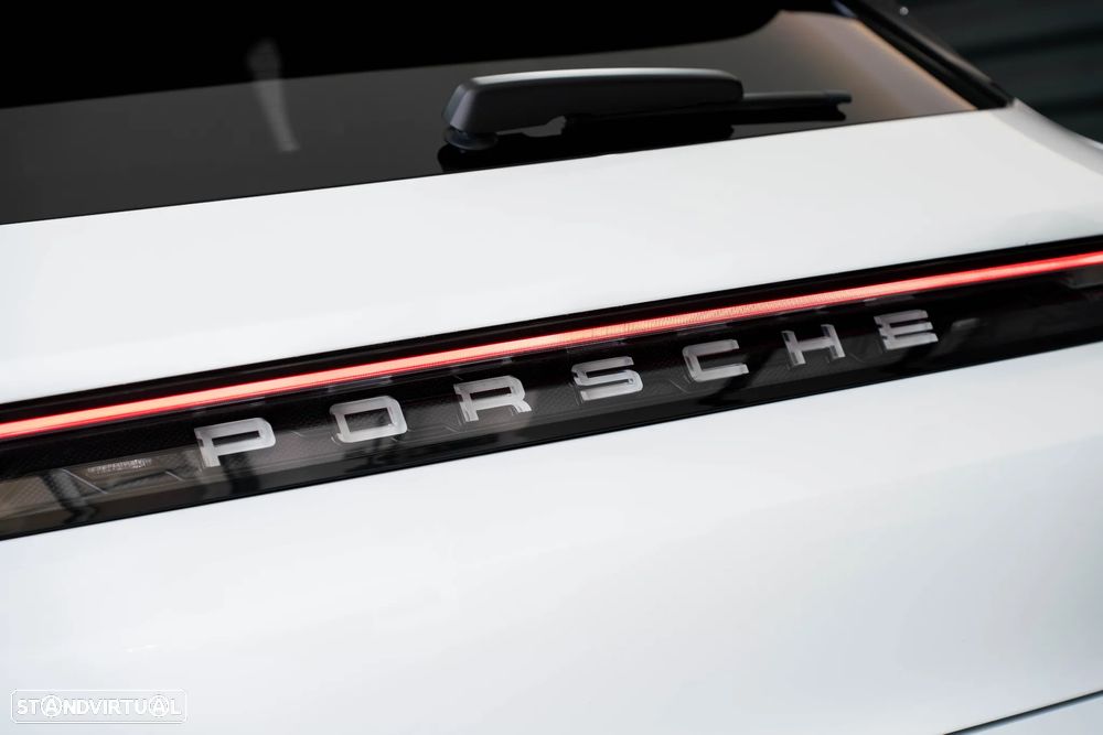 Porsche Taycan Cross Turismo 4 - 16