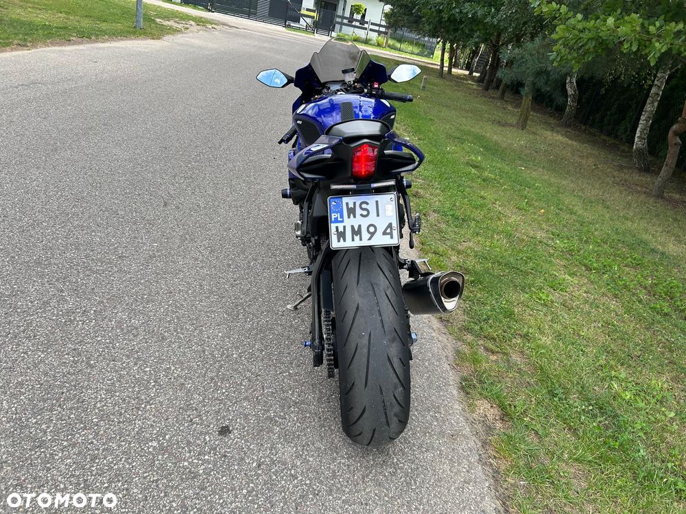 Yamaha R1 - 7