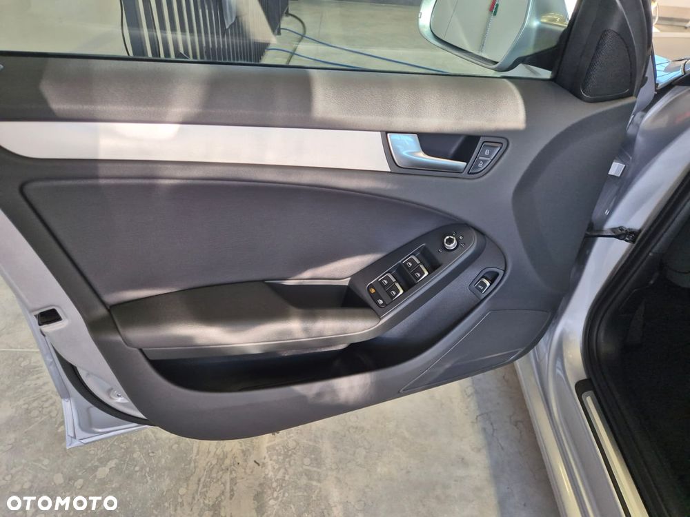 Audi A4 Limousine - 14