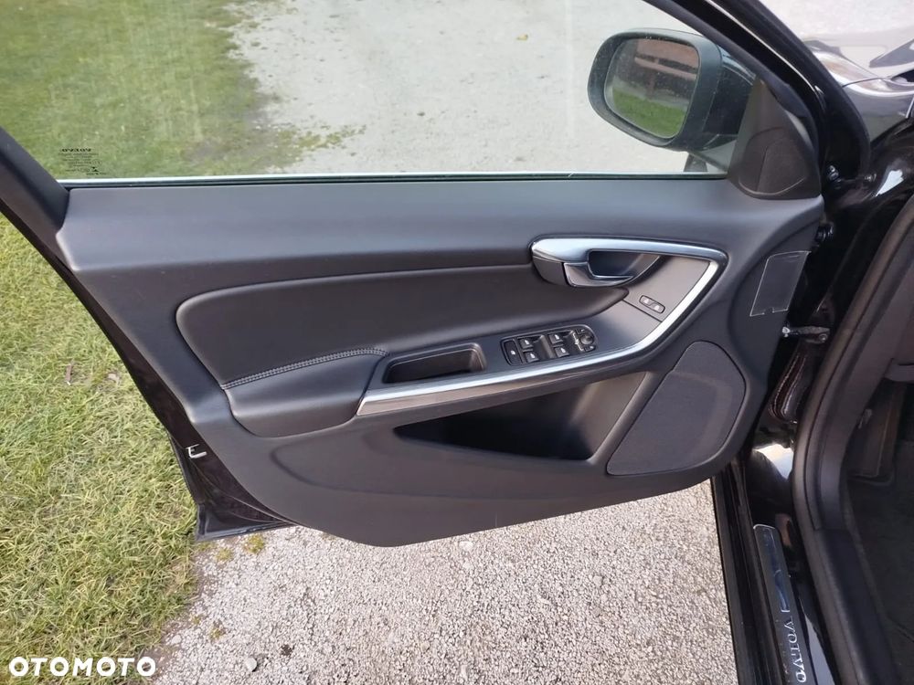 Volvo V60 D4 Geartronic Summum - 32