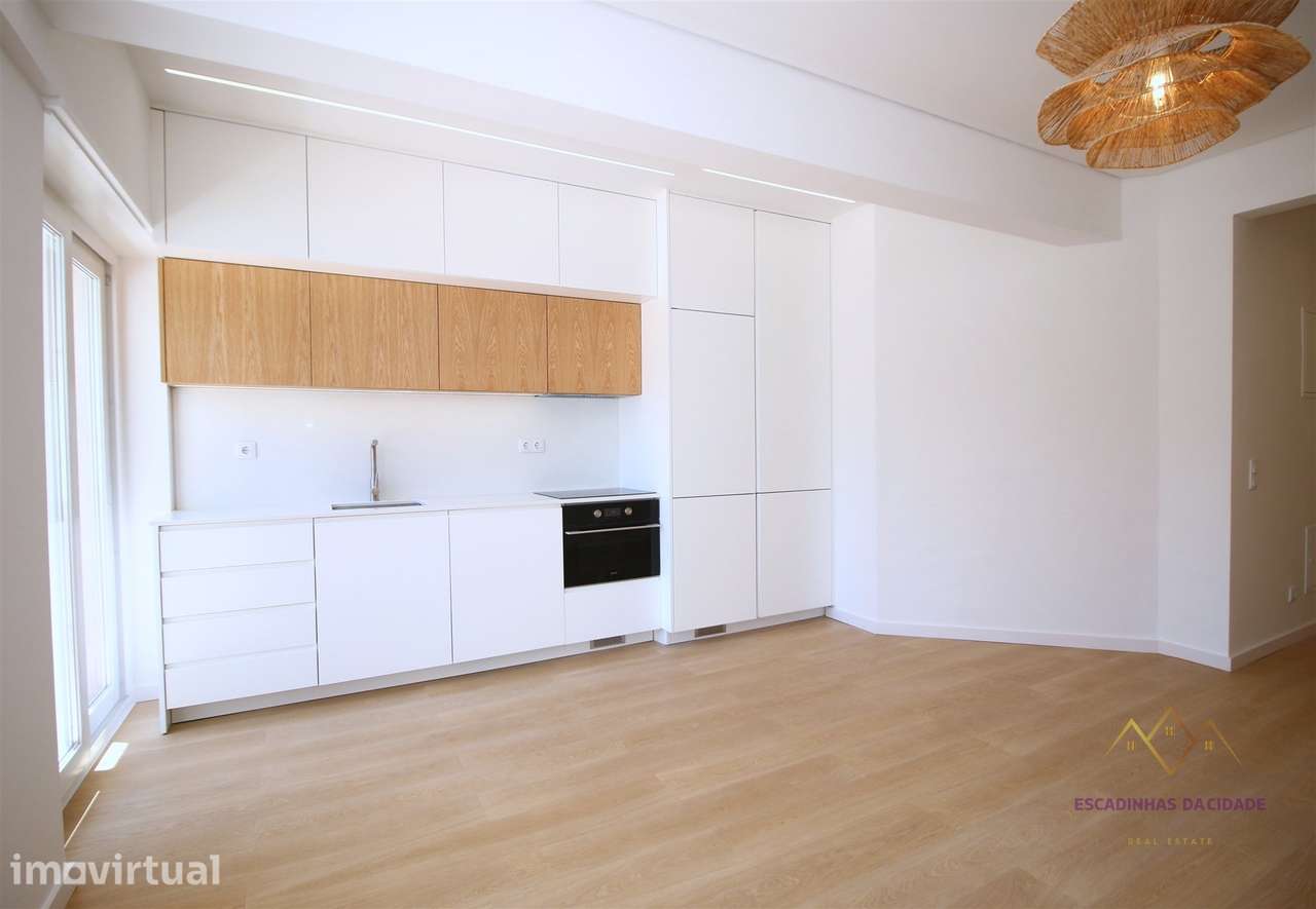 Apartamento T2 remodelado e equipado na Rua da Senhora da Glória Graça - Grande imagem: 4/31