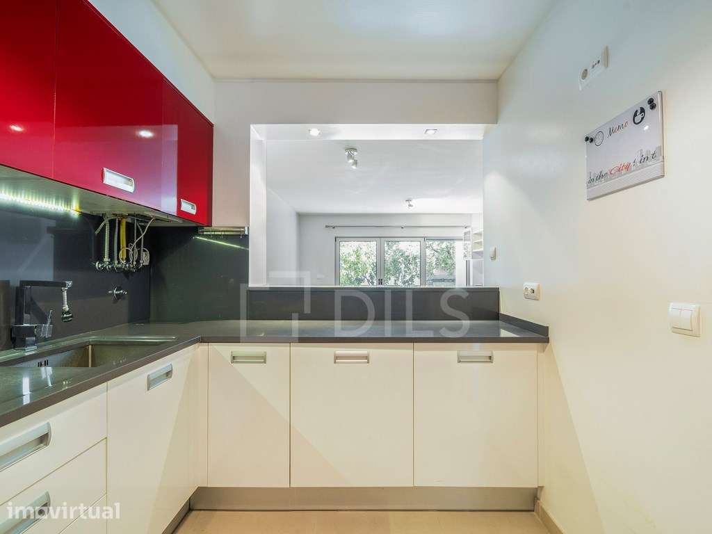 Apartamento T1 na Estefânia, mobilado, com garagem e varanda - Grande imagem: 4/20