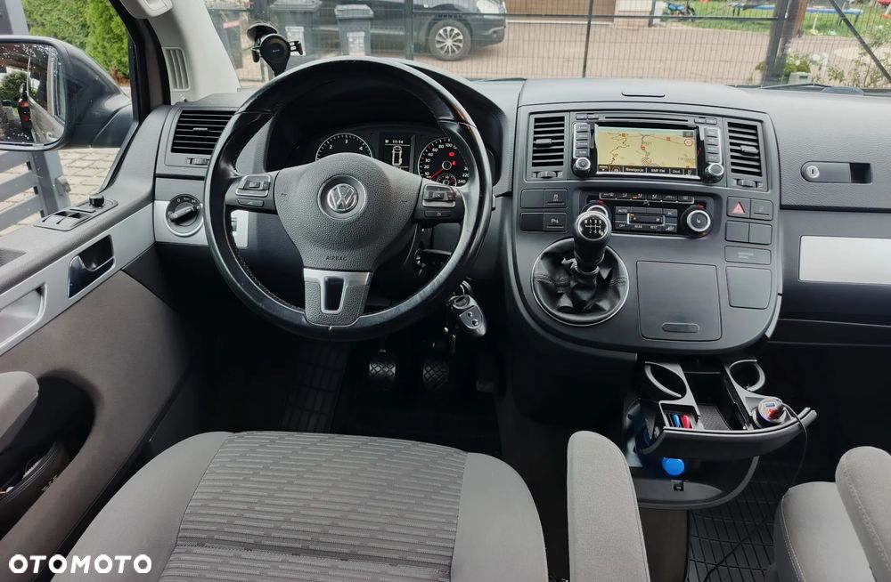 Volkswagen Multivan 2010 photo 3