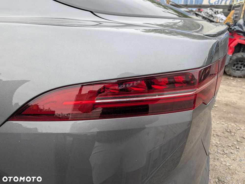 LAMPA LEWA TYLNA TYŁ JAGUAR I PACE 2019 ROK