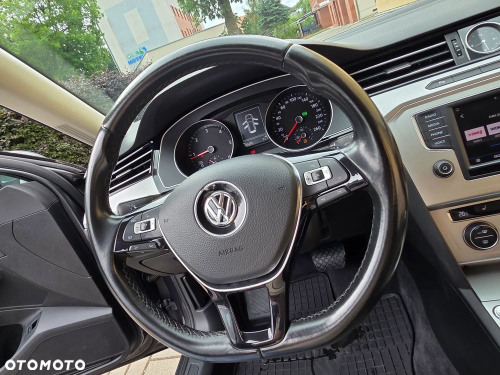 Volkswagen Passat 2.0 TDI SCR DSG Comfortline - 34