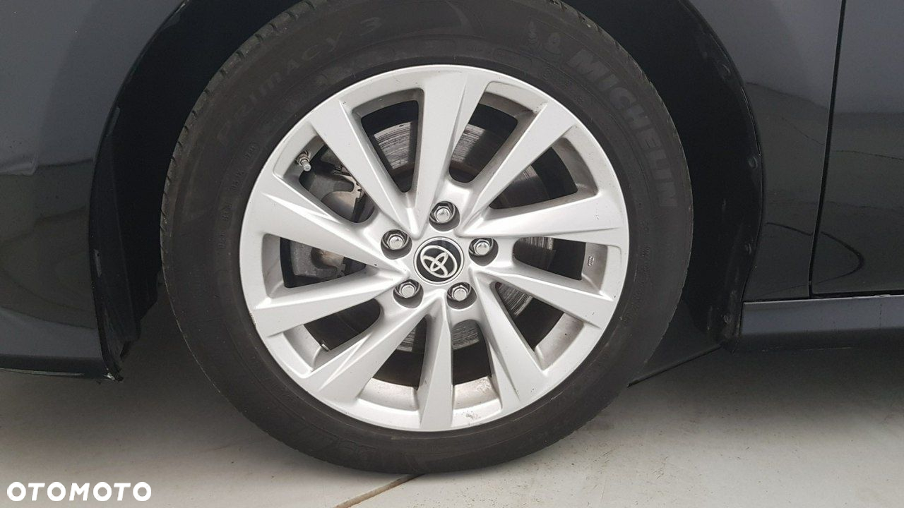 Toyota Camry - 13