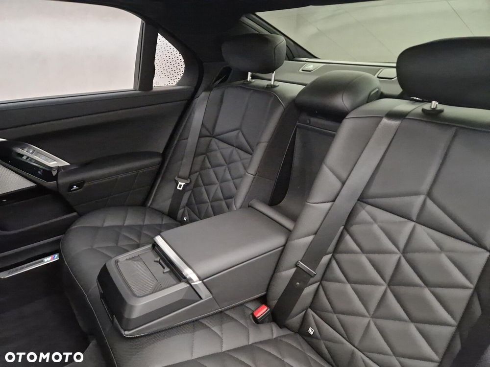 BMW Seria 7 - 18