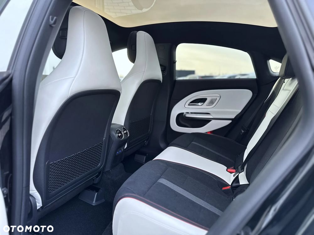 Mercedes-Benz CLA - 30