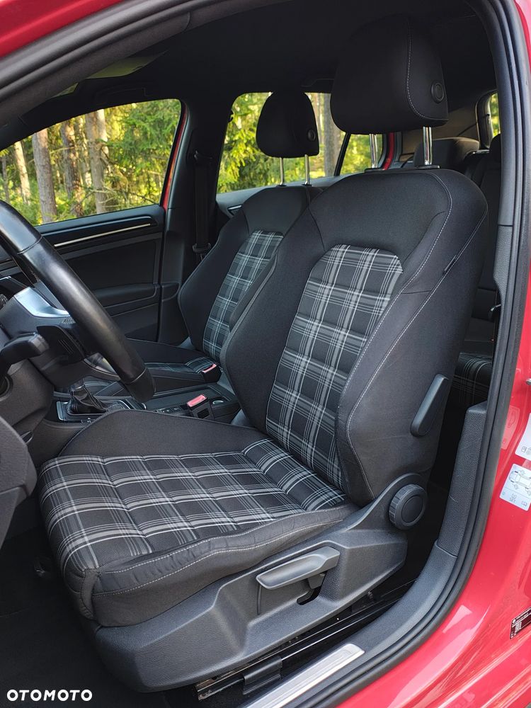 Volkswagen Golf - 29