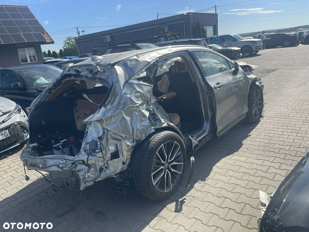 Lexus NX 350h Omotenashi AWD - 2