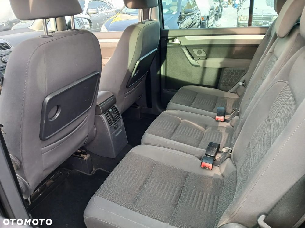 Volkswagen Touran - 16