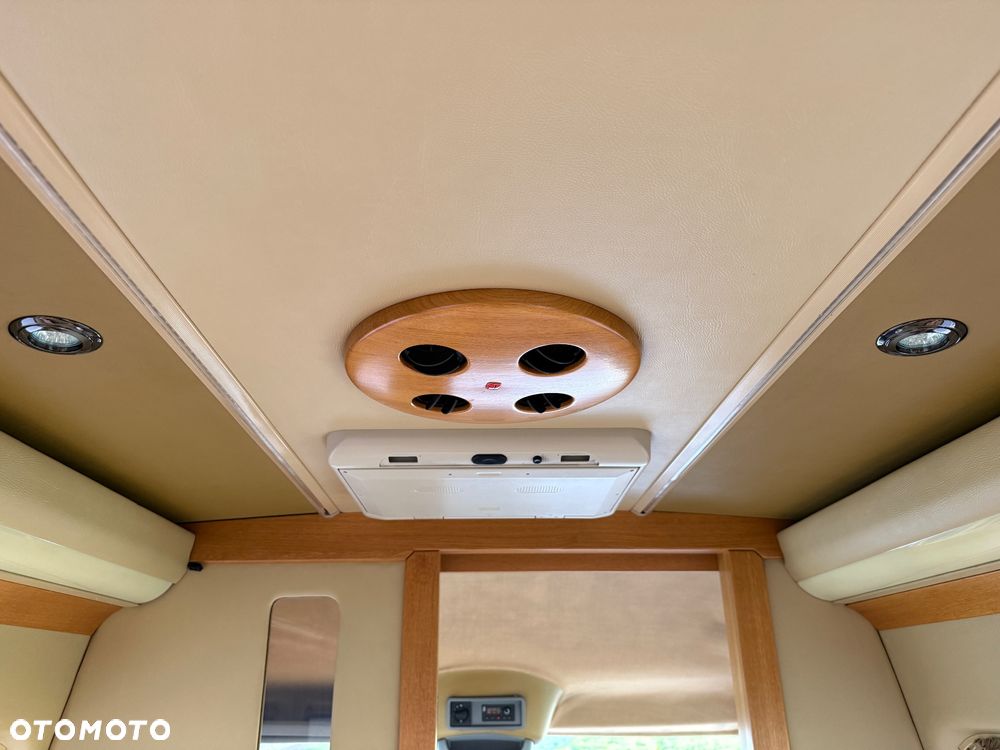 Mercedes-Benz Sprinter - 32