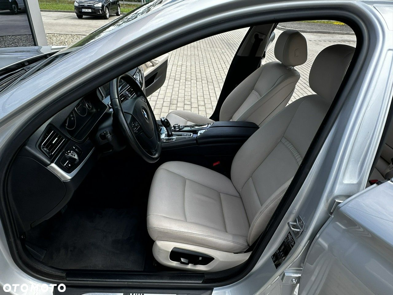 BMW Seria 5 525d Touring - 10
