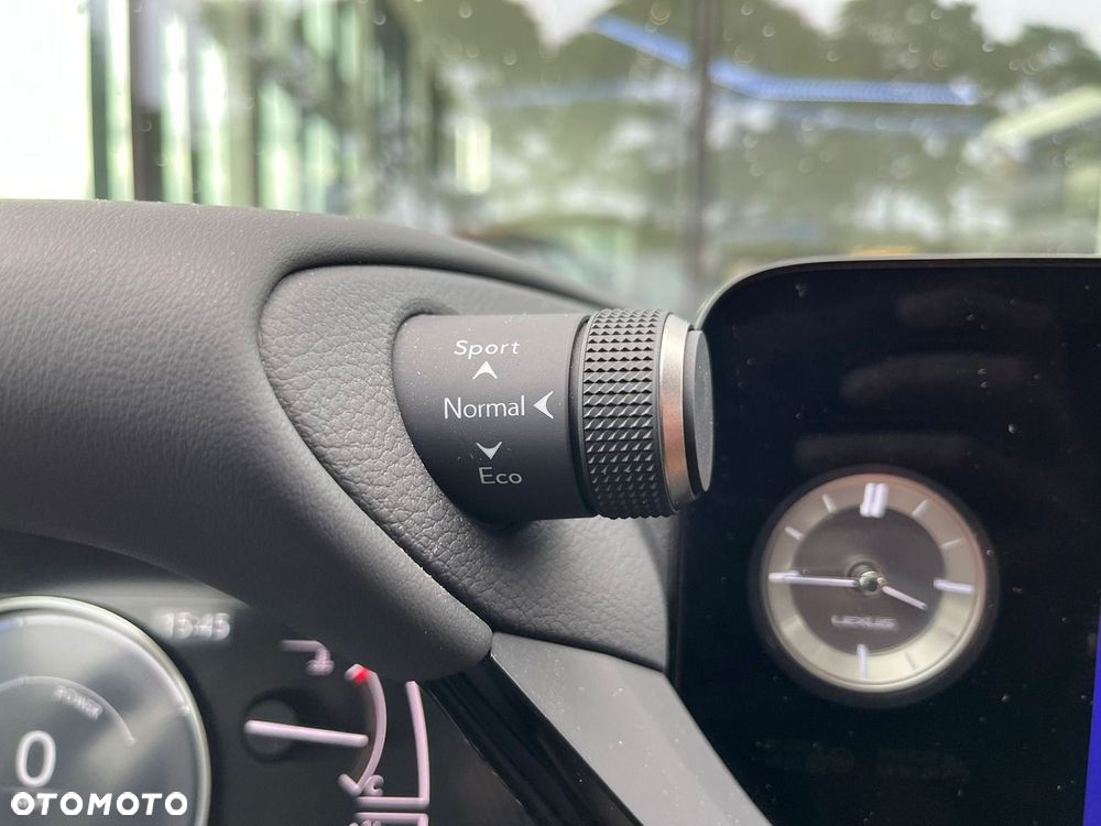 Lexus ES 300h Business Edition - 29