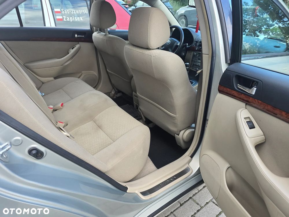 Toyota Avensis 2.2 D-4D Sol - 13