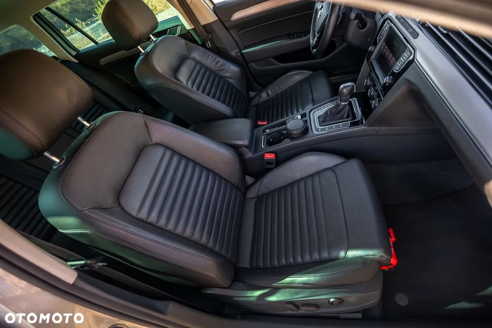 Volkswagen Passat 2.0 TDI SCR 4Motion DDG Highline - 20