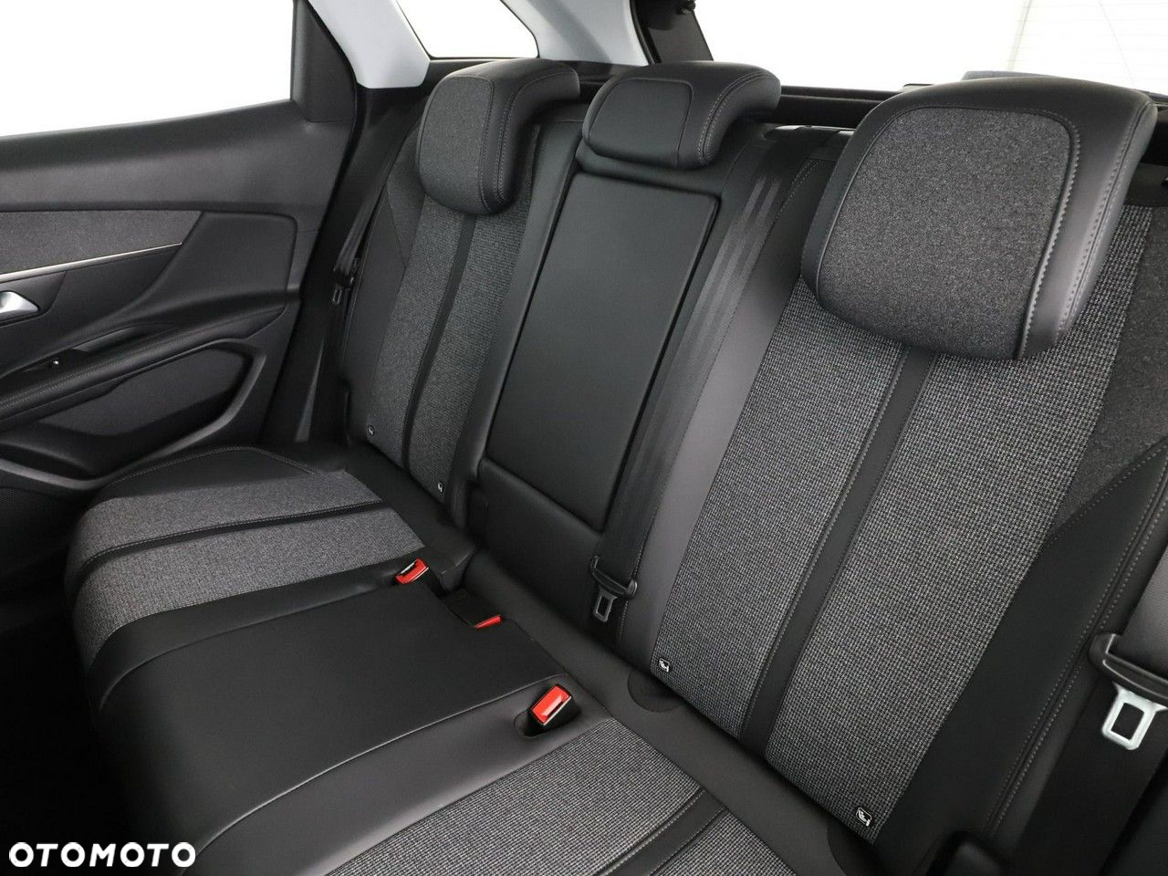 Peugeot 3008 1.2 PureTech Allure S&S EAT6 - 17