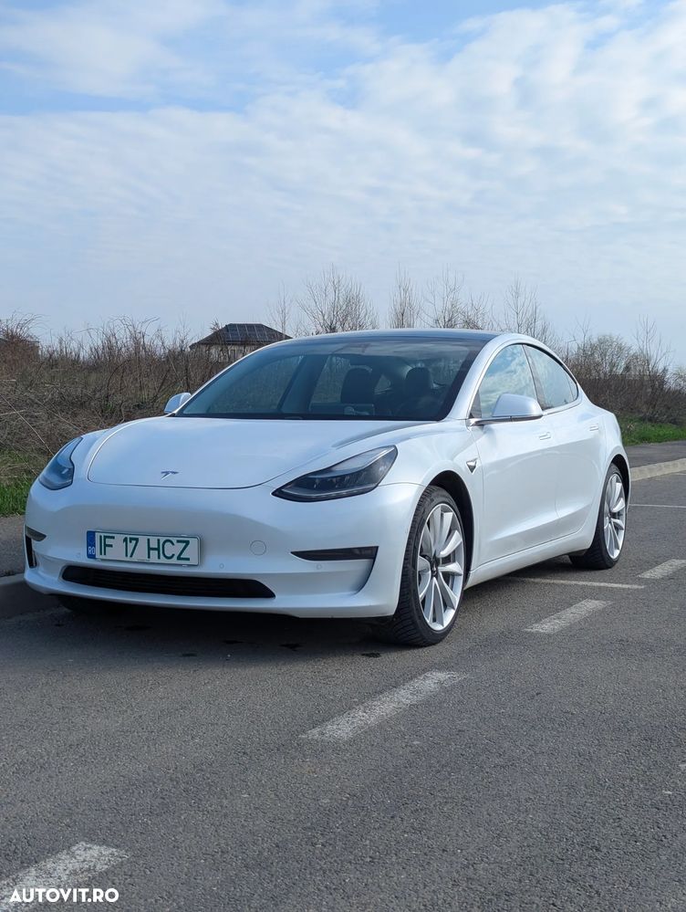Tesla Model 3 - 4