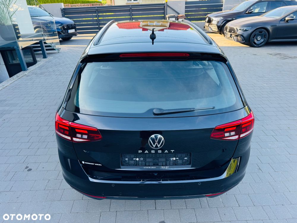 Volkswagen Passat Variant 2.0 TDI SCR DSG Elegance - 11