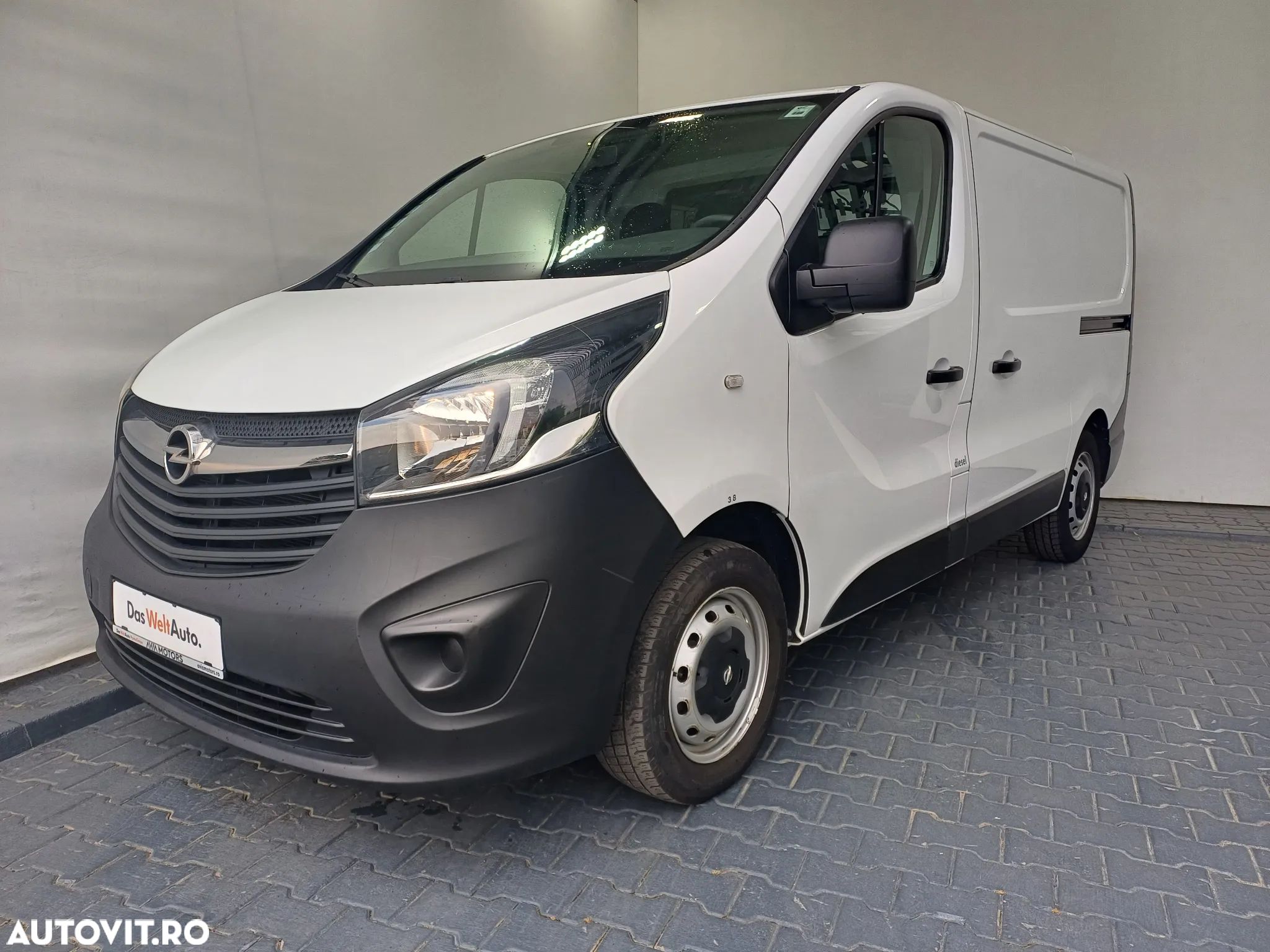 Opel Vivaro - 1