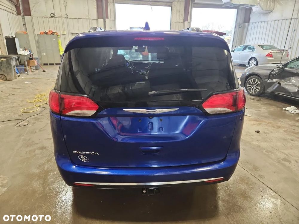 Chrysler Pacifica - 6