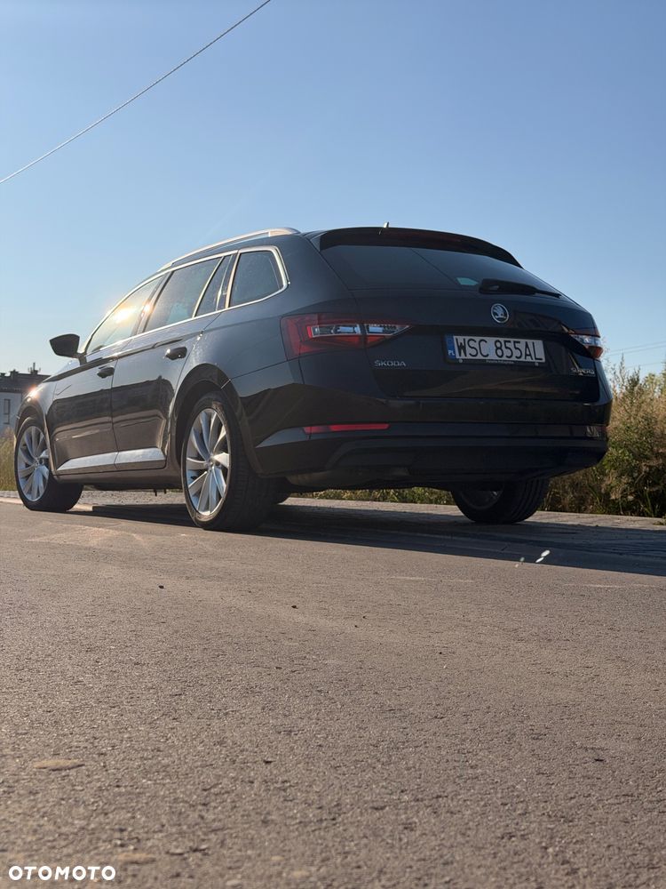 Skoda Superb 2.0 TDI SCR Style DSG - 4
