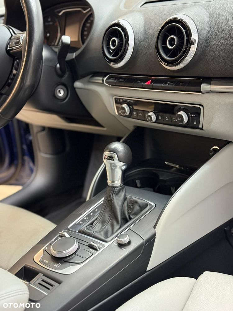 Audi A3 Sportback 2.0 TDI Ambiente S tronic - 2