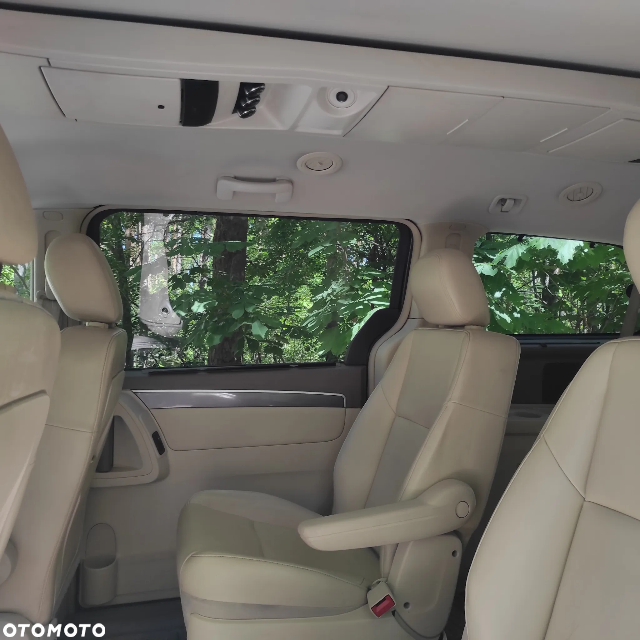 Volkswagen Routan - 15