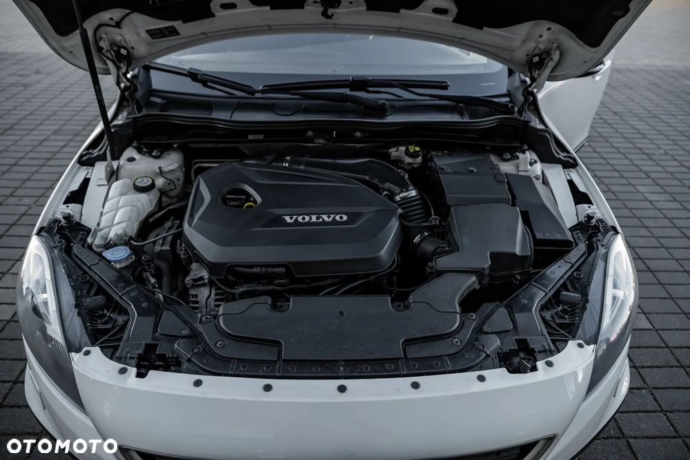 Volvo V40 T4 R Design - 38