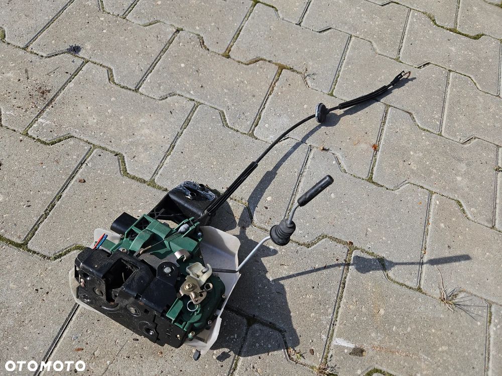 Zamek drzwi lewy prawy przód VW Passat B5 Lift FL 2002r Europa - 6