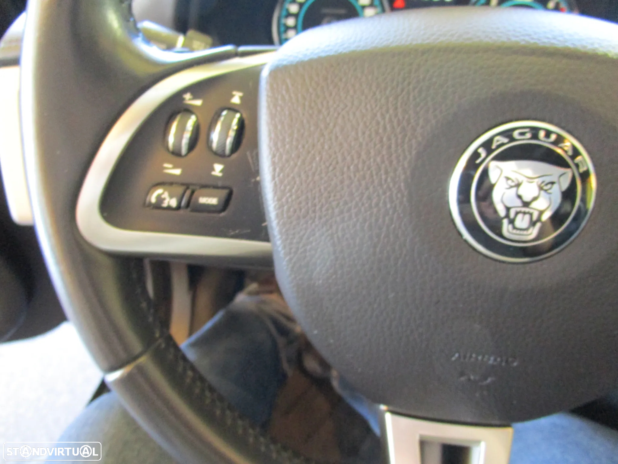 Jaguar XF 2.2 D R-Sport - 57