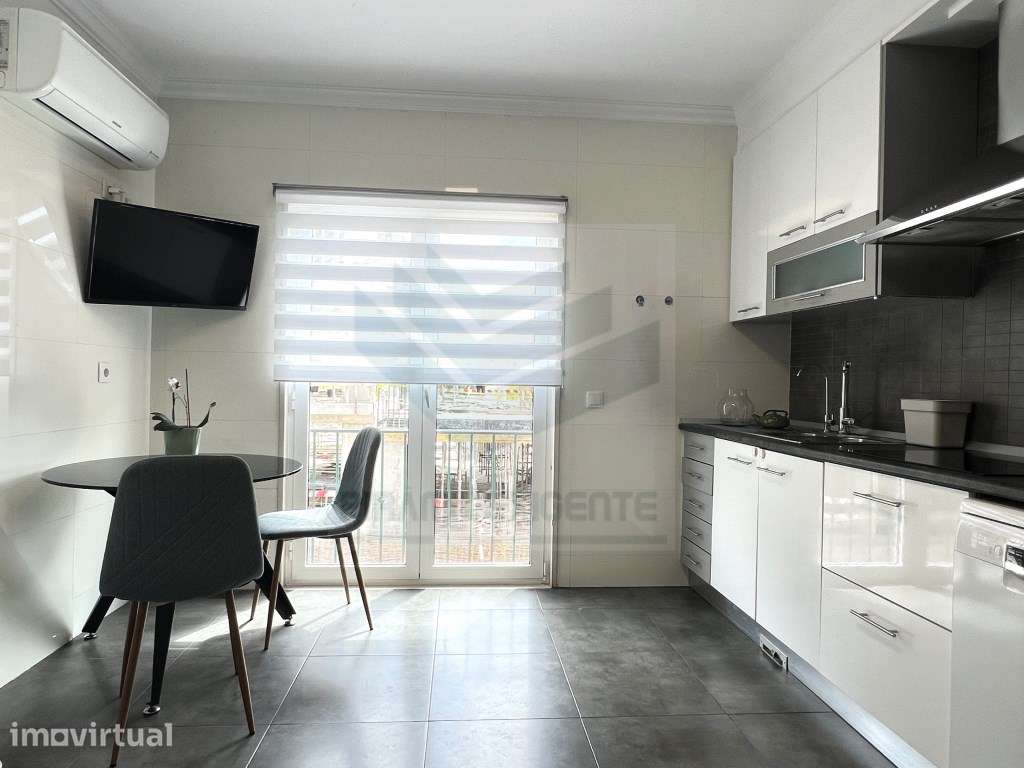 APARTAMENTO 1ºANDAR, T2, ESTACIONAMENTO, VISTA DESAFOGADA - Grande imagem: 4/29