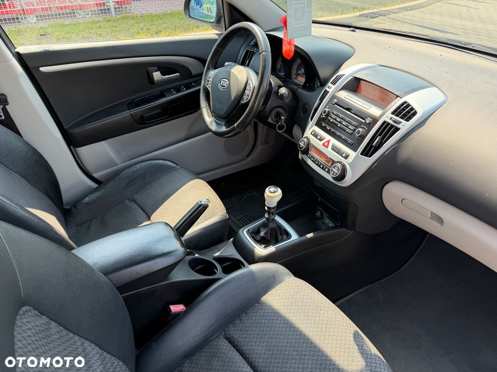 Kia Ceed 2.0 crdi Comfort + - 9