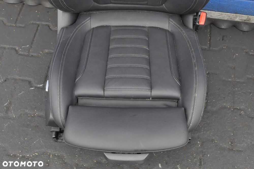 BMW I4 G26 FOTELE KANAPA BOCZKI SKÓRA M-PAKIET ANGLIK 23R - 6