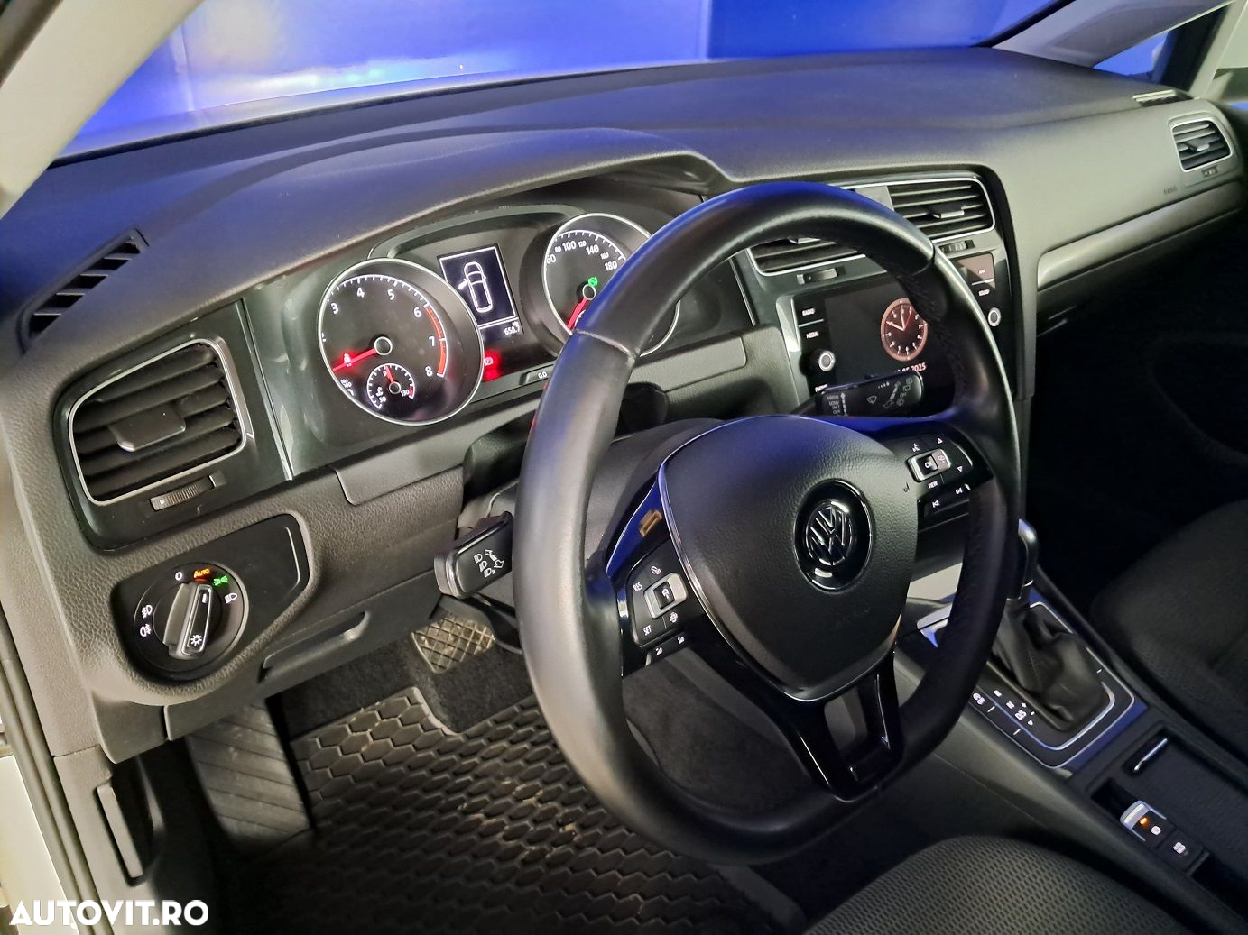 Volkswagen Golf - 10