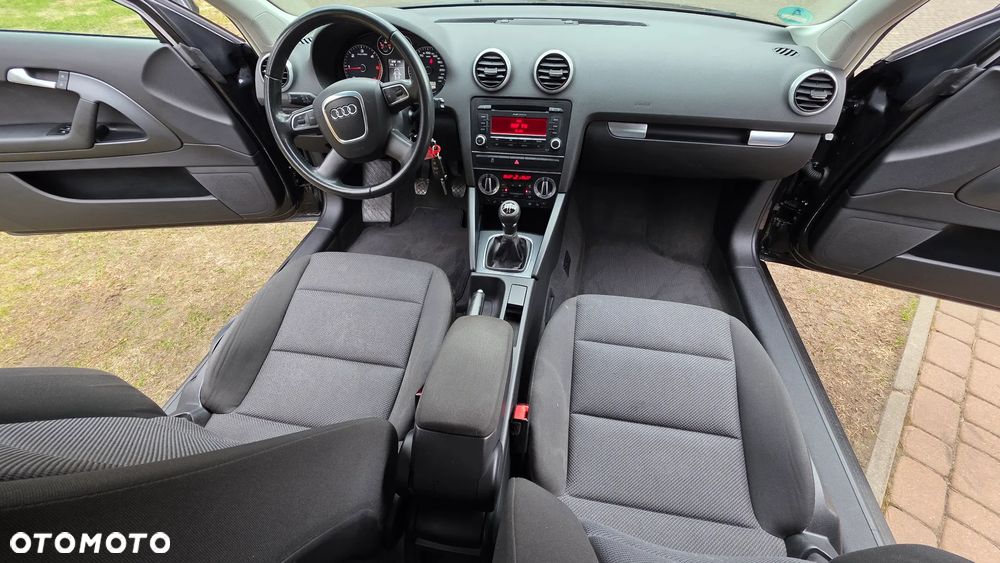Audi A3 3-drzwiowe 1.6 TDI DPF Attraction - 26
