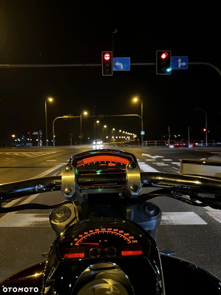 Suzuki Intruder - 22