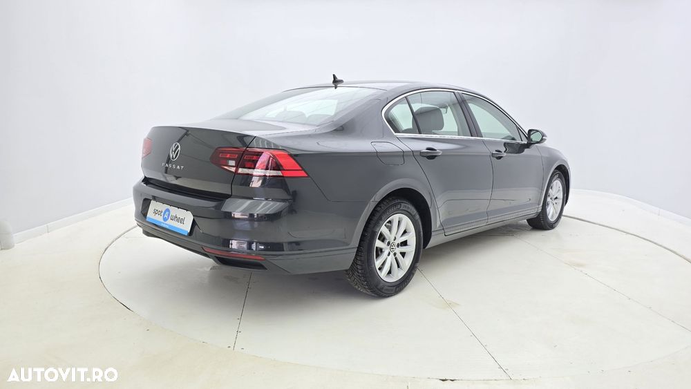 Volkswagen Passat - 6