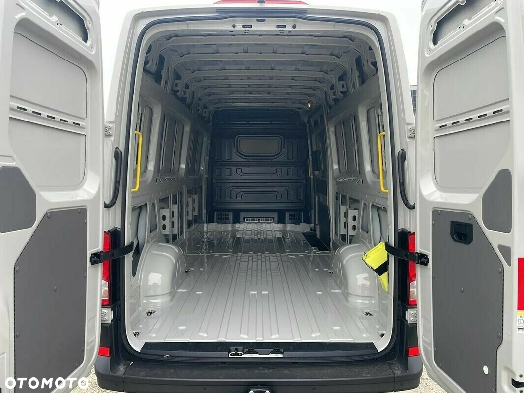 Volkswagen Crafter FURGON 4.490 35 2.0 TDI 130 kW 6-G - 7