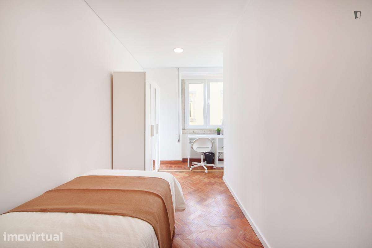Quarto - localizado em São Sebastião Lisbon - Grande imagem: 2/36