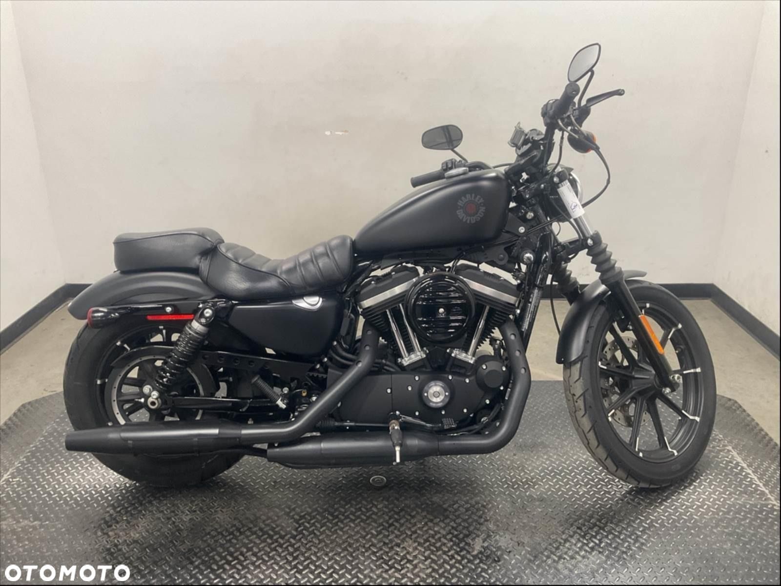 Harley-Davidson Sportster Iron 883 - 1