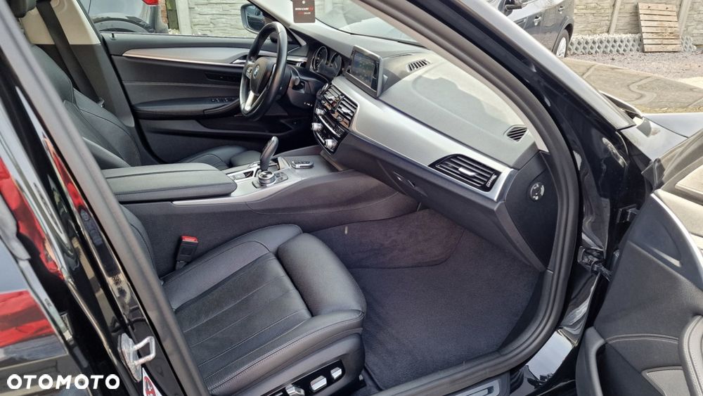 BMW Seria 5 530d Sport Line - 28