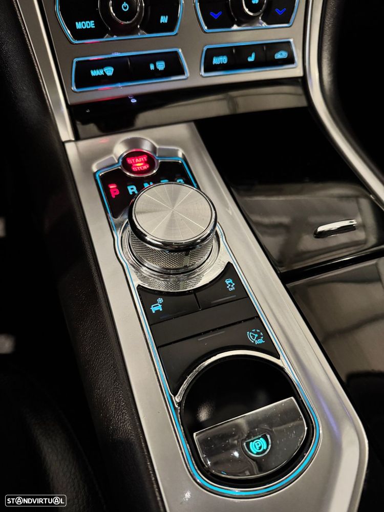 Jaguar XF Sportbrake 2.2 D R-Sport - 24