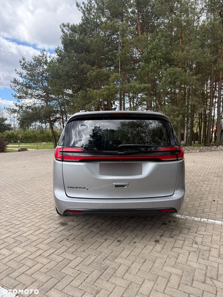 Chrysler Pacifica - 4