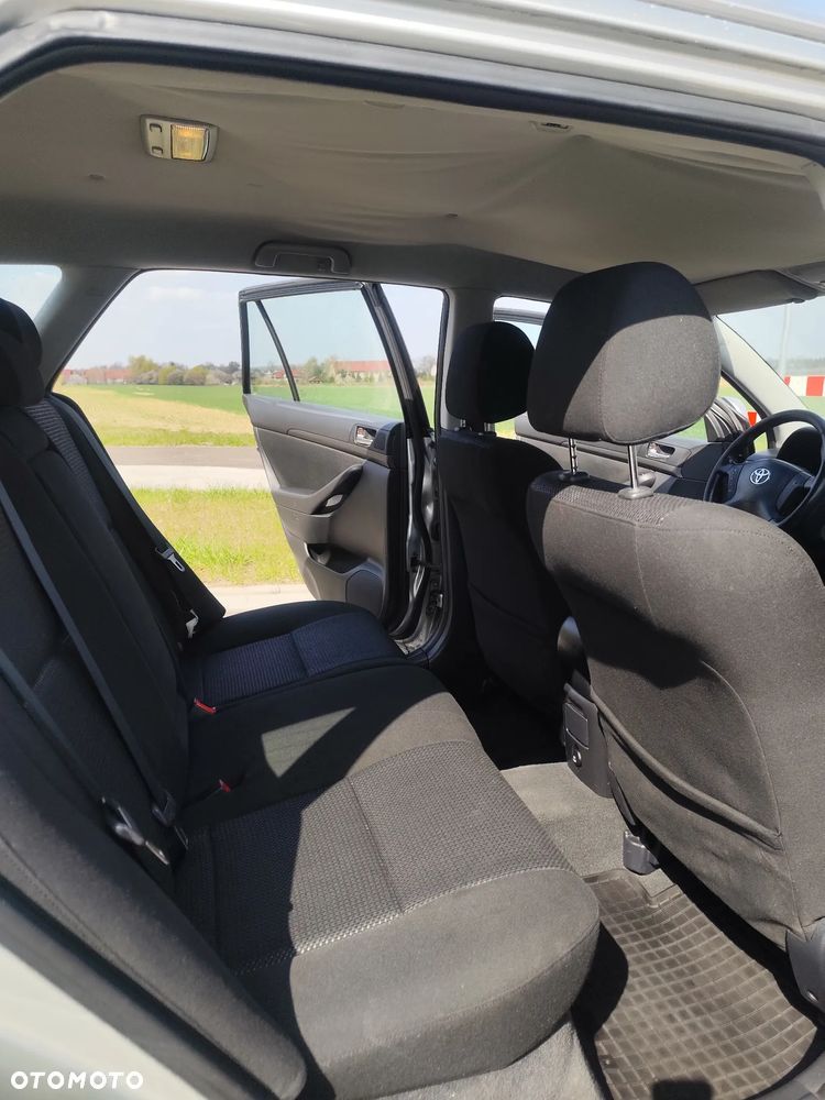 Toyota Avensis 1.8 VVT-i Luna - 11