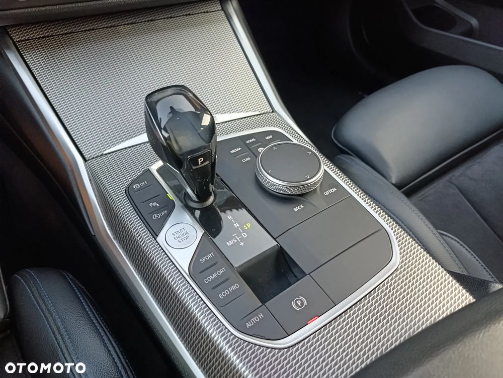 BMW Seria 3 330i M Sport sport - 24
